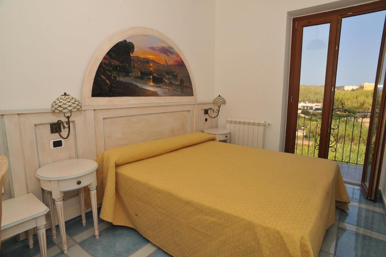 Hotel Isolabella Ventotene Exterior foto