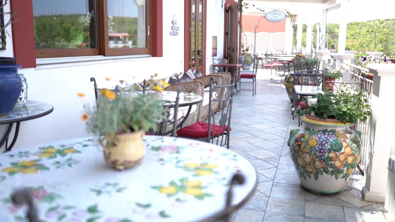 Hotel Isolabella Ventotene Exterior foto